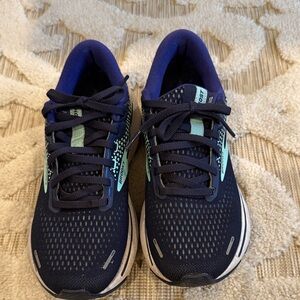 Brooks Women's Dark Blue and Light Green Athletic Shoes
